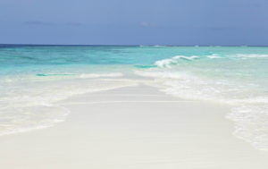 Кольорові пляжі світу