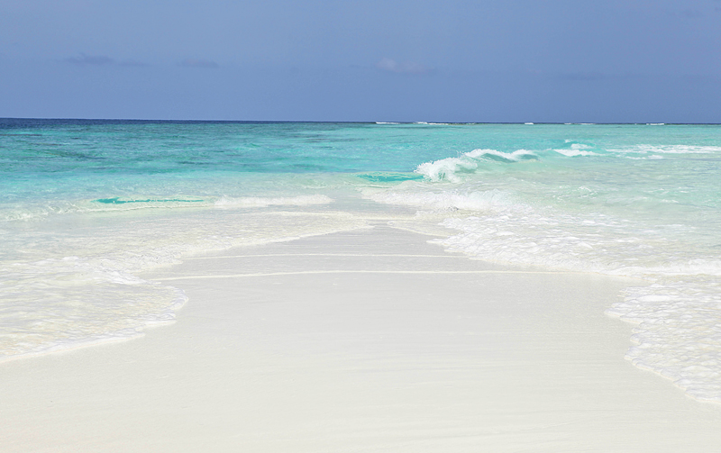 Кольорові пляжі світу